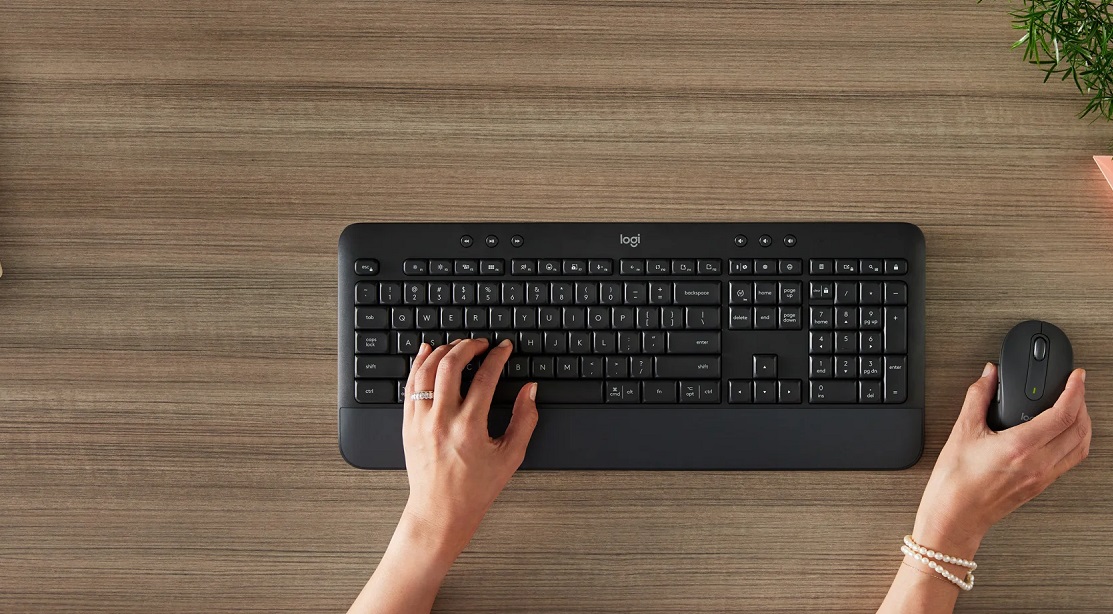 Zestaw klawiatura + myszka Logitech MK650 czarny przedstawiony od góry